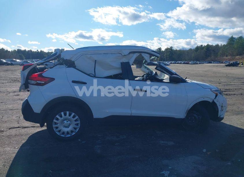 Photo 12 of 2018 Nissan Kicks S (VIN 3N1CP5CU7JL532647)