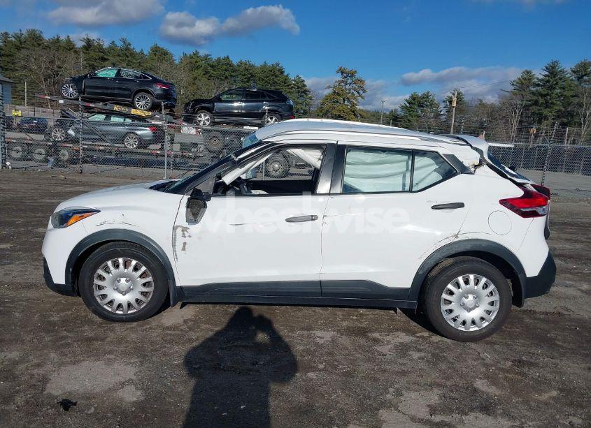 Photo 13 of 2018 Nissan Kicks S (VIN 3N1CP5CU7JL532647)