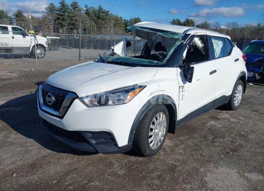 Photo 2 of 2018 Nissan Kicks S (VIN 3N1CP5CU7JL532647)