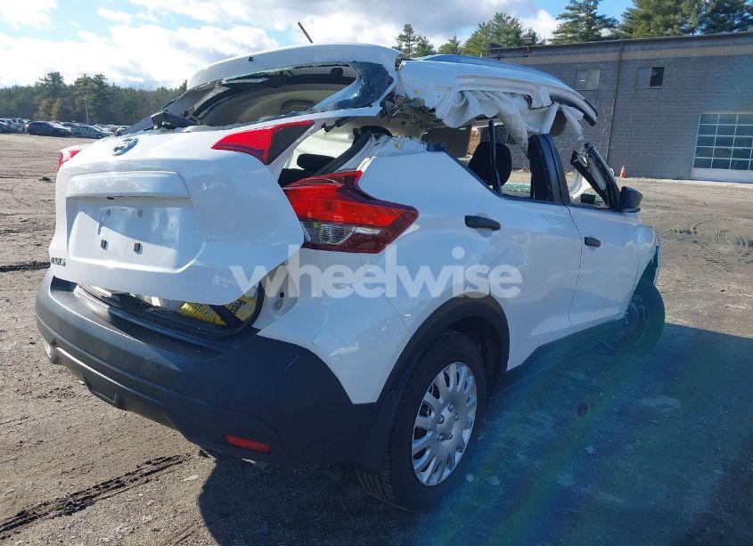 Photo 4 of 2018 Nissan Kicks S (VIN 3N1CP5CU7JL532647)
