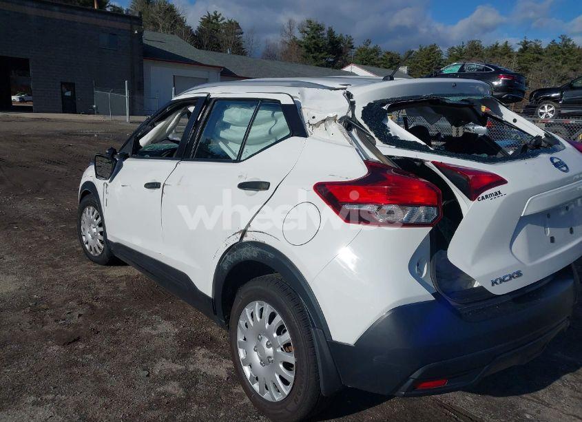 Photo 6 of 2018 Nissan Kicks S (VIN 3N1CP5CU7JL532647)