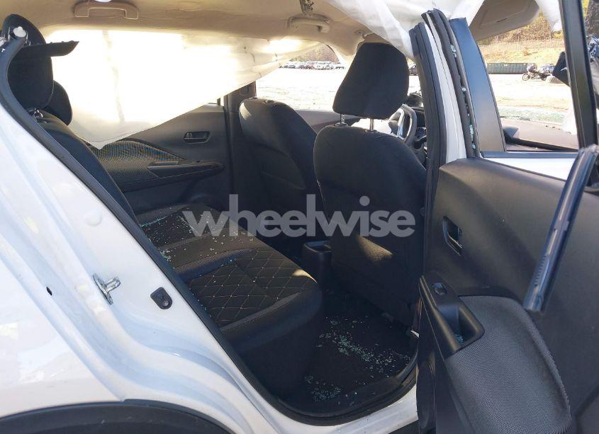 Photo 8 of 2018 Nissan Kicks S (VIN 3N1CP5CU7JL532647)