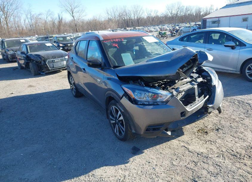 2018 Nissan Kicks SV (VIN 3N1CP5CU7JL542921) main photo