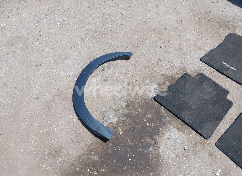 Photo 12 of 2018 Nissan Kicks SV (VIN 3N1CP5CU7JL543146)