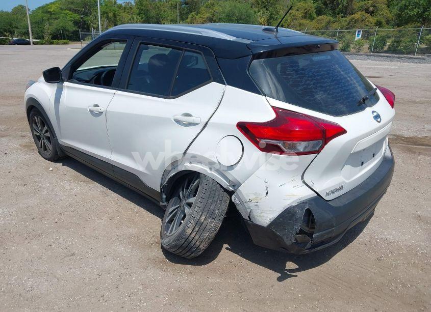 Photo 3 of 2018 Nissan Kicks SV (VIN 3N1CP5CU7JL543146)