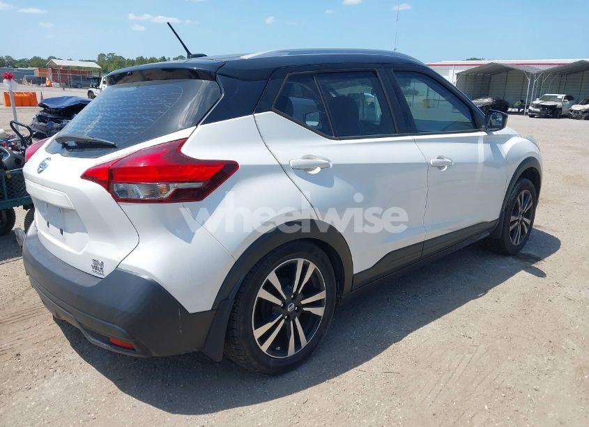 Photo 4 of 2018 Nissan Kicks SV (VIN 3N1CP5CU7JL543146)