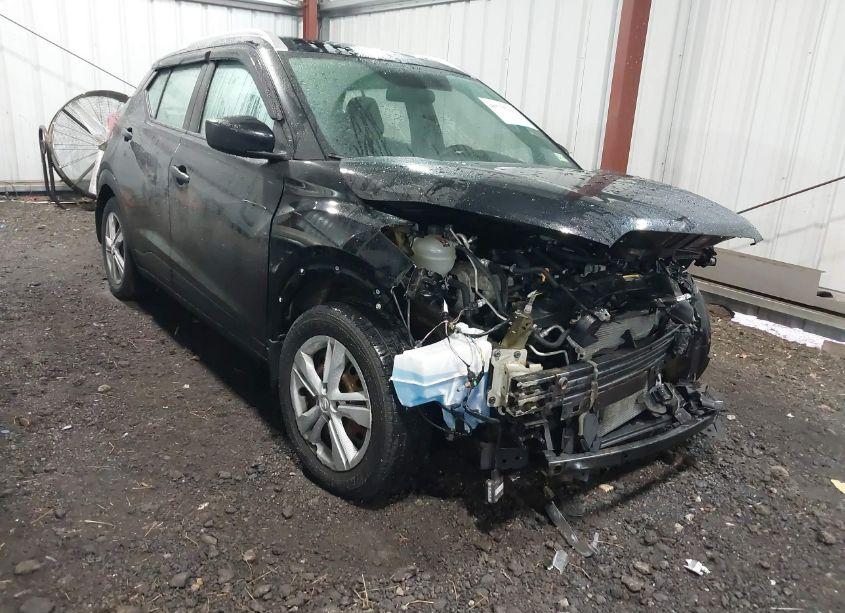 2018 Nissan Kicks S (VIN 3N1CP5CU7JL546693) main photo