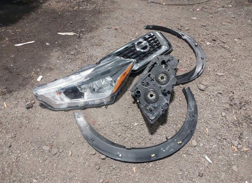 Photo 12 of 2018 Nissan Kicks S (VIN 3N1CP5CU7JL546693)