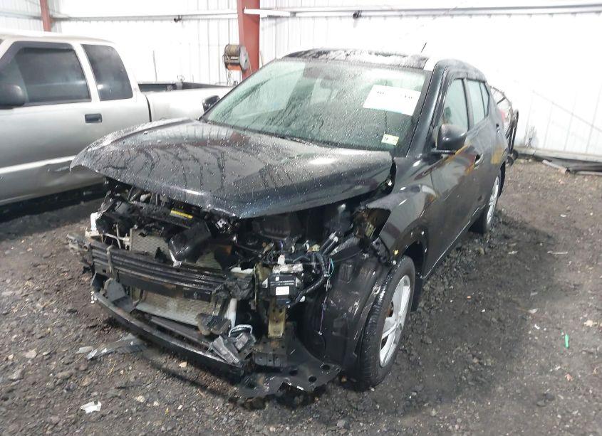 Photo 2 of 2018 Nissan Kicks S (VIN 3N1CP5CU7JL546693)