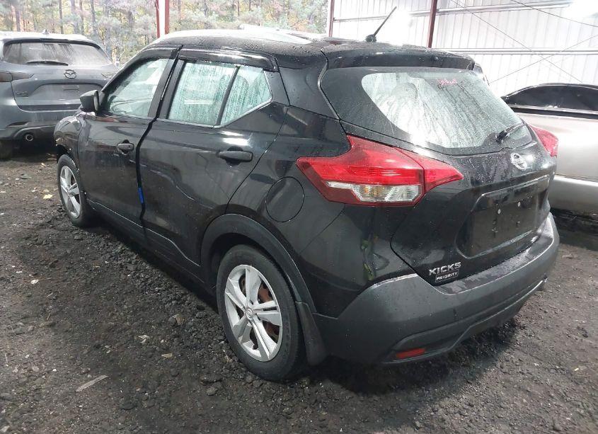 Photo 3 of 2018 Nissan Kicks S (VIN 3N1CP5CU7JL546693)