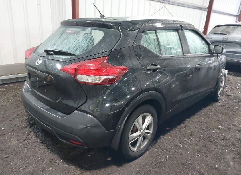 Photo 4 of 2018 Nissan Kicks S (VIN 3N1CP5CU7JL546693)