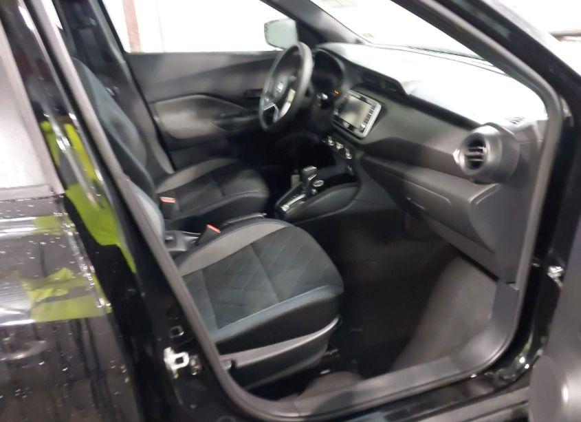 Photo 5 of 2018 Nissan Kicks S (VIN 3N1CP5CU7JL546693)