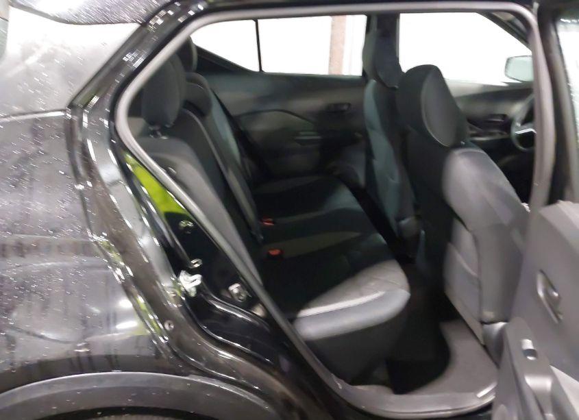 Photo 8 of 2018 Nissan Kicks S (VIN 3N1CP5CU7JL546693)