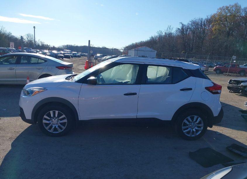 Photo 14 of 2019 Nissan Kicks S (VIN 3N1CP5CU7KL522718)