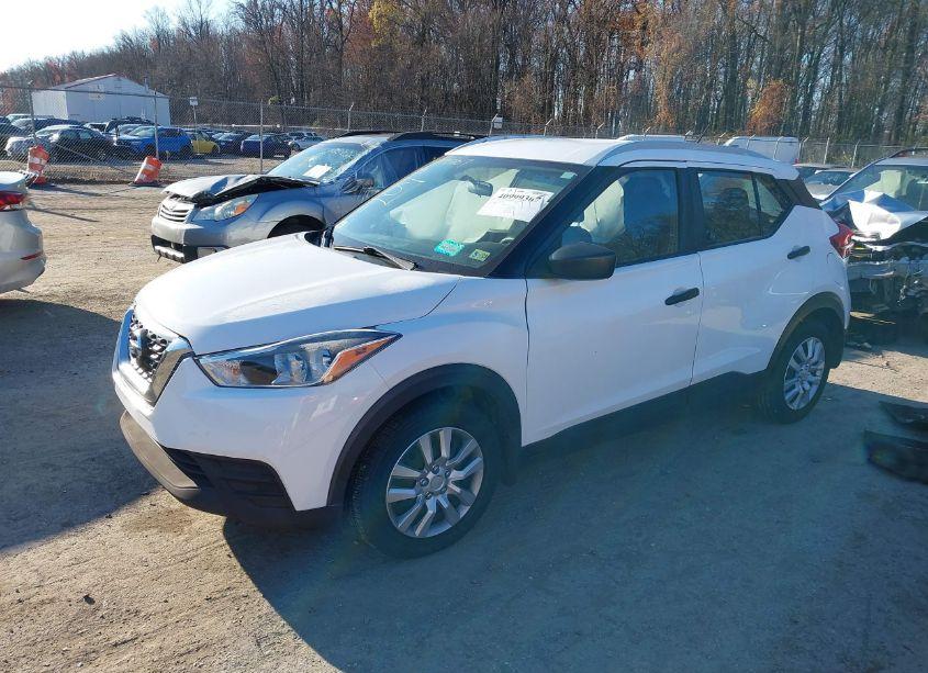 Photo 2 of 2019 Nissan Kicks S (VIN 3N1CP5CU7KL522718)