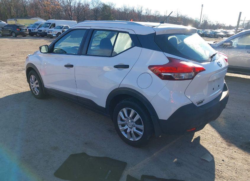 Photo 3 of 2019 Nissan Kicks S (VIN 3N1CP5CU7KL522718)