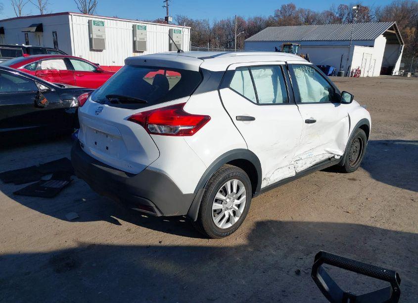 Photo 4 of 2019 Nissan Kicks S (VIN 3N1CP5CU7KL522718)