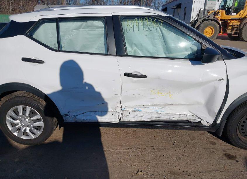 Photo 6 of 2019 Nissan Kicks S (VIN 3N1CP5CU7KL522718)