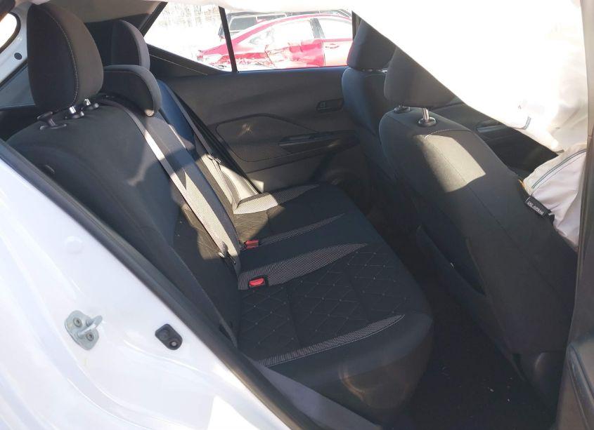 Photo 8 of 2019 Nissan Kicks S (VIN 3N1CP5CU7KL522718)