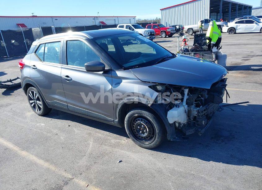 2019 Nissan Kicks SV (VIN 3N1CP5CU7KL528115) main photo