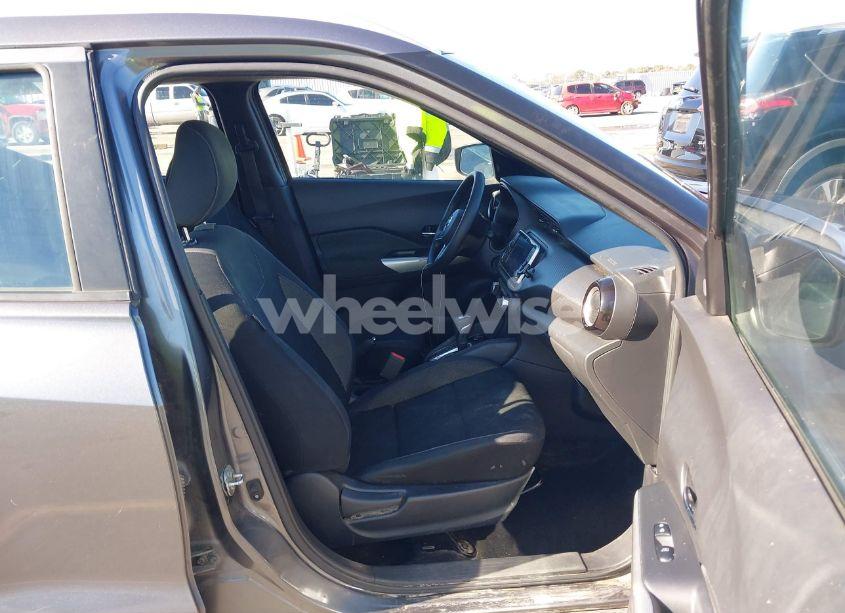 Photo 5 of 2019 Nissan Kicks SV (VIN 3N1CP5CU7KL528115)