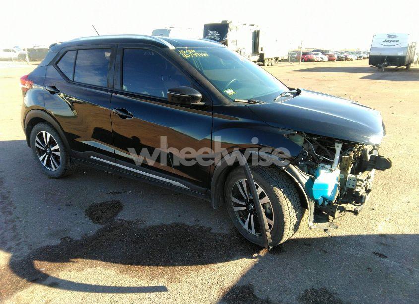 2019 Nissan Kicks SR (VIN 3N1CP5CU7KL535128) main photo
