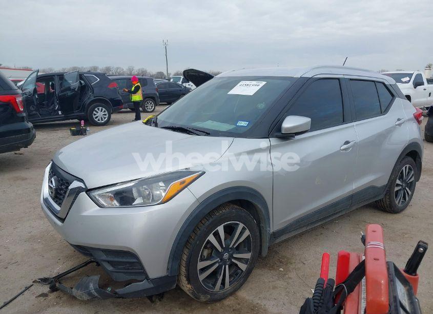 Photo 2 of 2019 Nissan Kicks SV (VIN 3N1CP5CU7KL544735)