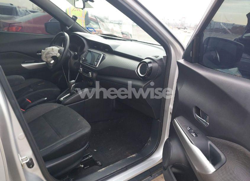 Photo 5 of 2019 Nissan Kicks SV (VIN 3N1CP5CU7KL544735)