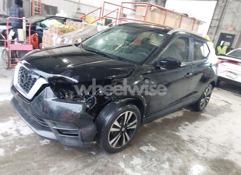 Photo 2 of 2019 Nissan Kicks SV (VIN 3N1CP5CU7KL550163)