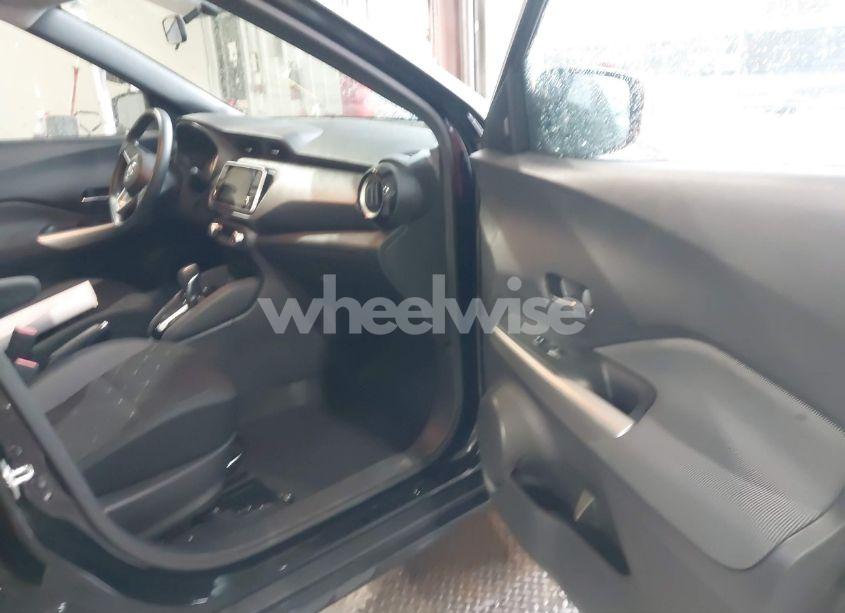 Photo 5 of 2019 Nissan Kicks SV (VIN 3N1CP5CU7KL550163)