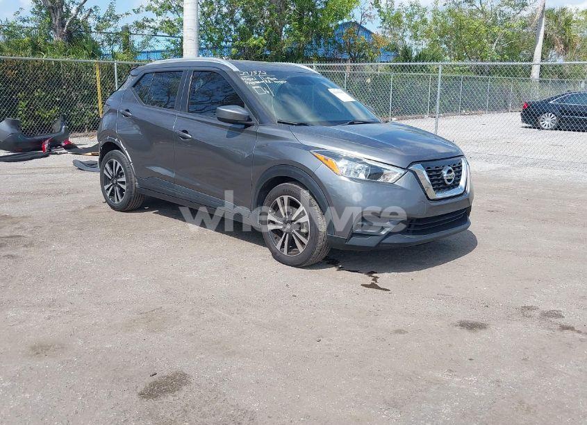 2019 Nissan Kicks SV (VIN 3N1CP5CU7KL551975) main photo