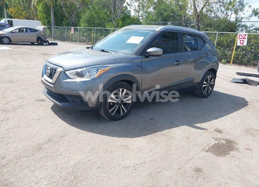 Photo 2 of 2019 Nissan Kicks SV (VIN 3N1CP5CU7KL551975)