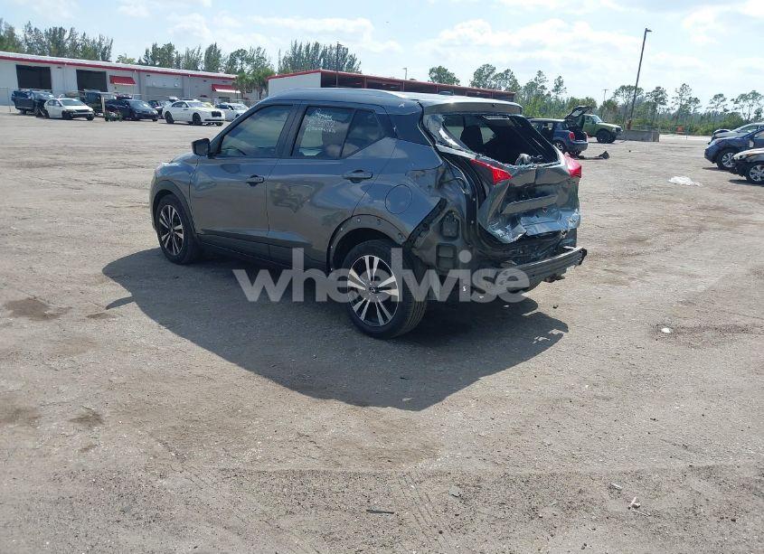 Photo 3 of 2019 Nissan Kicks SV (VIN 3N1CP5CU7KL551975)