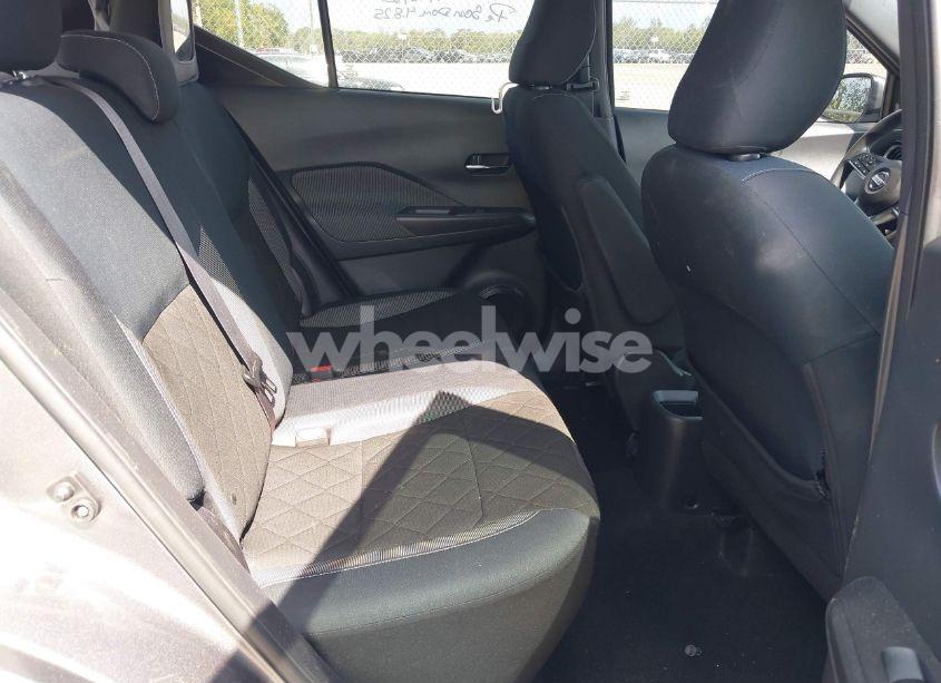 Photo 8 of 2019 Nissan Kicks SV (VIN 3N1CP5CU7KL551975)