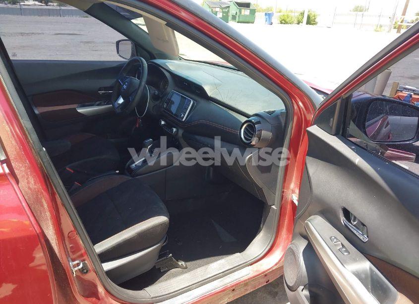 Photo 5 of 2019 Nissan Kicks SR (VIN 3N1CP5CU7KL553290)