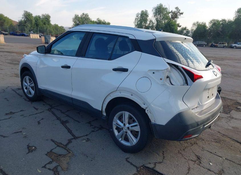 Photo 3 of 2019 Nissan Kicks S (VIN 3N1CP5CU7KL557078)