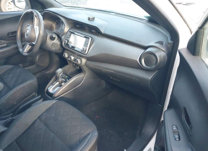 Photo 5 of 2019 Nissan Kicks S (VIN 3N1CP5CU7KL557078)