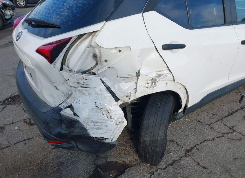 Photo 6 of 2019 Nissan Kicks S (VIN 3N1CP5CU7KL557078)