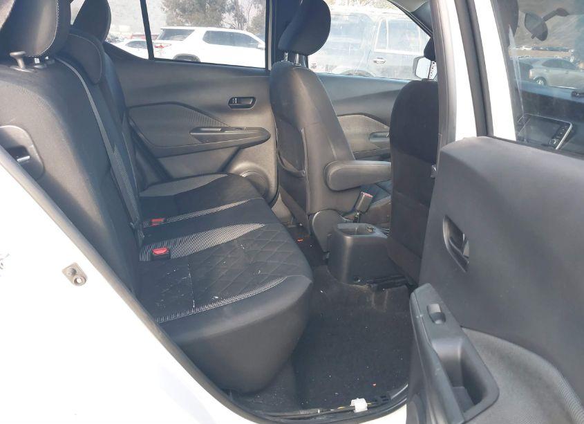 Photo 8 of 2019 Nissan Kicks S (VIN 3N1CP5CU7KL557078)