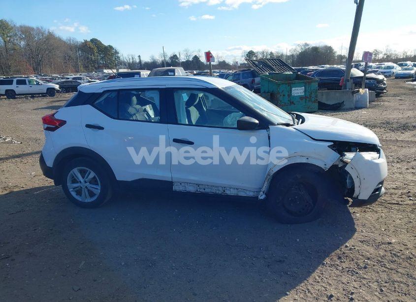 Photo 13 of 2018 Nissan Kicks S (VIN 3N1CP5CU8JL514013)