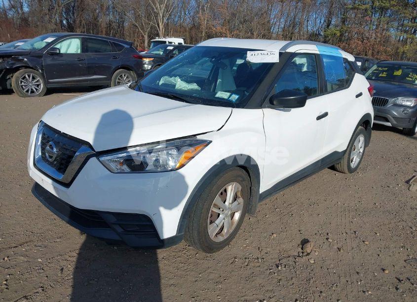 Photo 2 of 2018 Nissan Kicks S (VIN 3N1CP5CU8JL514013)