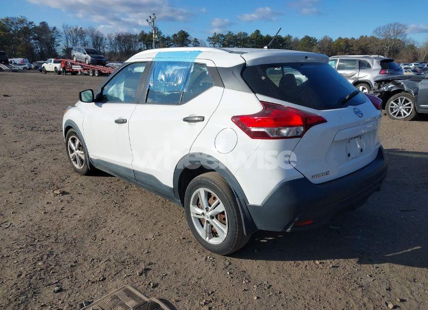 Photo 3 of 2018 Nissan Kicks S (VIN 3N1CP5CU8JL514013)