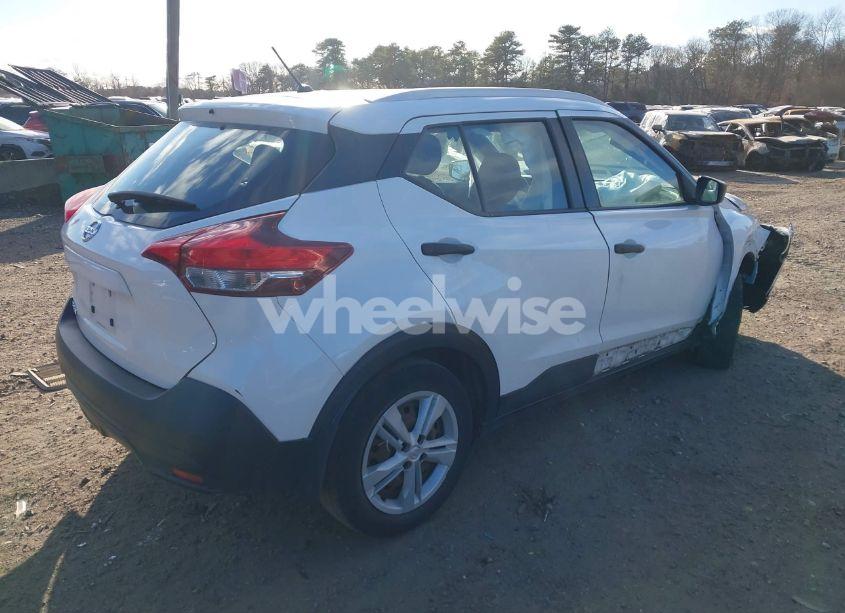 Photo 4 of 2018 Nissan Kicks S (VIN 3N1CP5CU8JL514013)