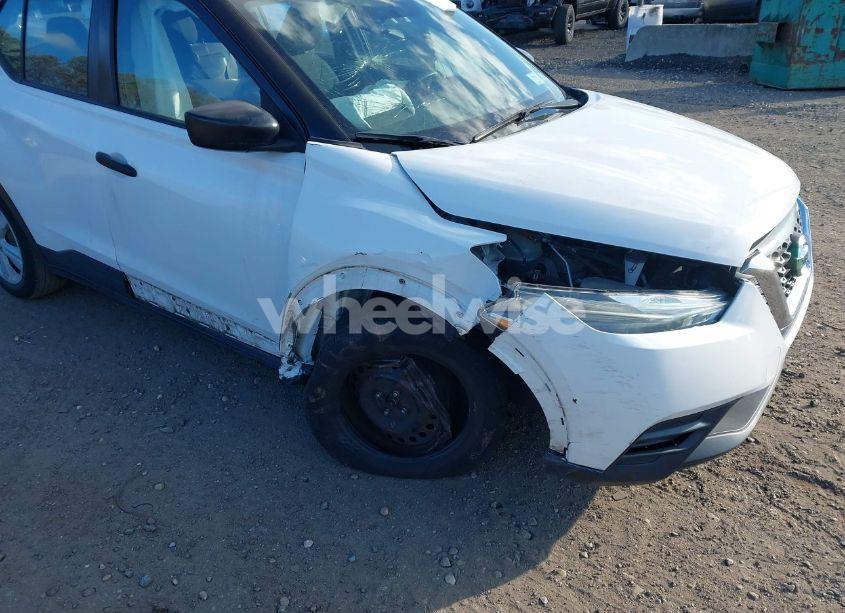 Photo 6 of 2018 Nissan Kicks S (VIN 3N1CP5CU8JL514013)