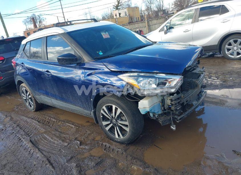 2018 Nissan Kicks SV (VIN 3N1CP5CU8JL518157) main photo