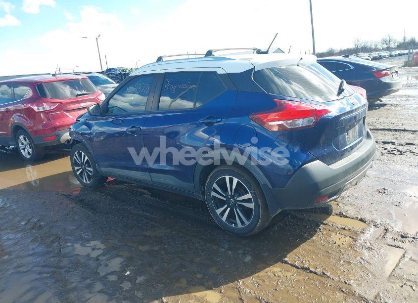 Photo 3 of 2018 Nissan Kicks SV (VIN 3N1CP5CU8JL518157)