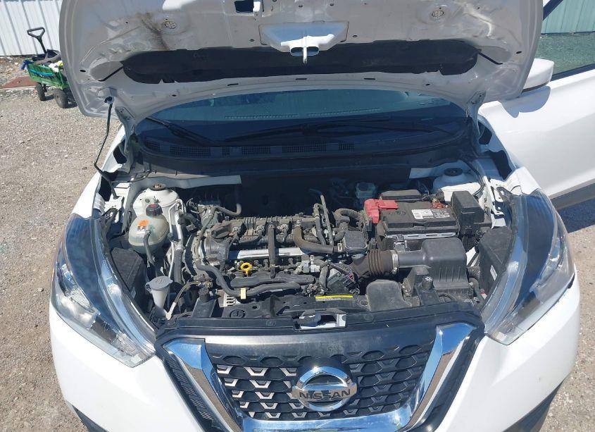 Photo 10 of 2018 Nissan Kicks SV (VIN 3N1CP5CU8JL530406)