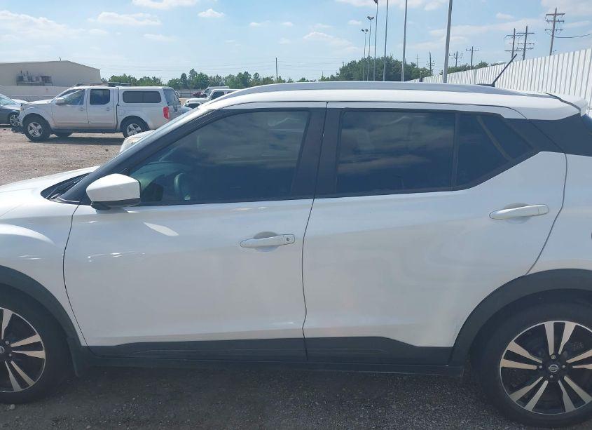 Photo 14 of 2018 Nissan Kicks SV (VIN 3N1CP5CU8JL530406)