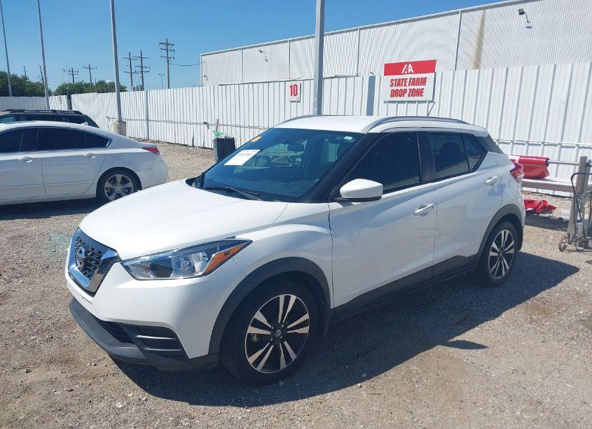 Photo 2 of 2018 Nissan Kicks SV (VIN 3N1CP5CU8JL530406)