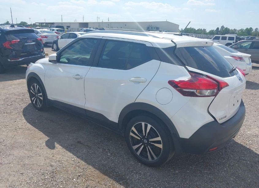 Photo 3 of 2018 Nissan Kicks SV (VIN 3N1CP5CU8JL530406)